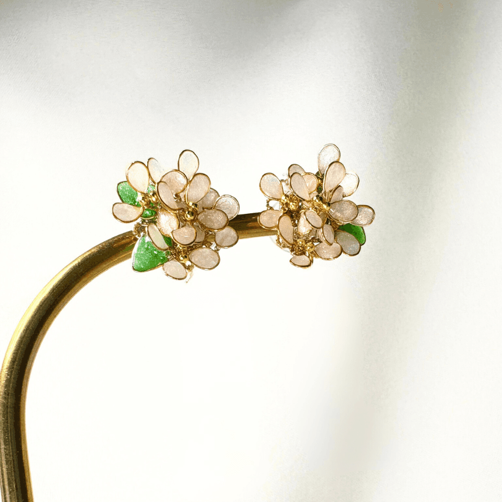 【銀木犀/ギンモクセイ】2wayイヤリング 秋の新作 揺れる白い花 金属アレルギー対応 ニッケルフリー 受注生産 | 3枚目